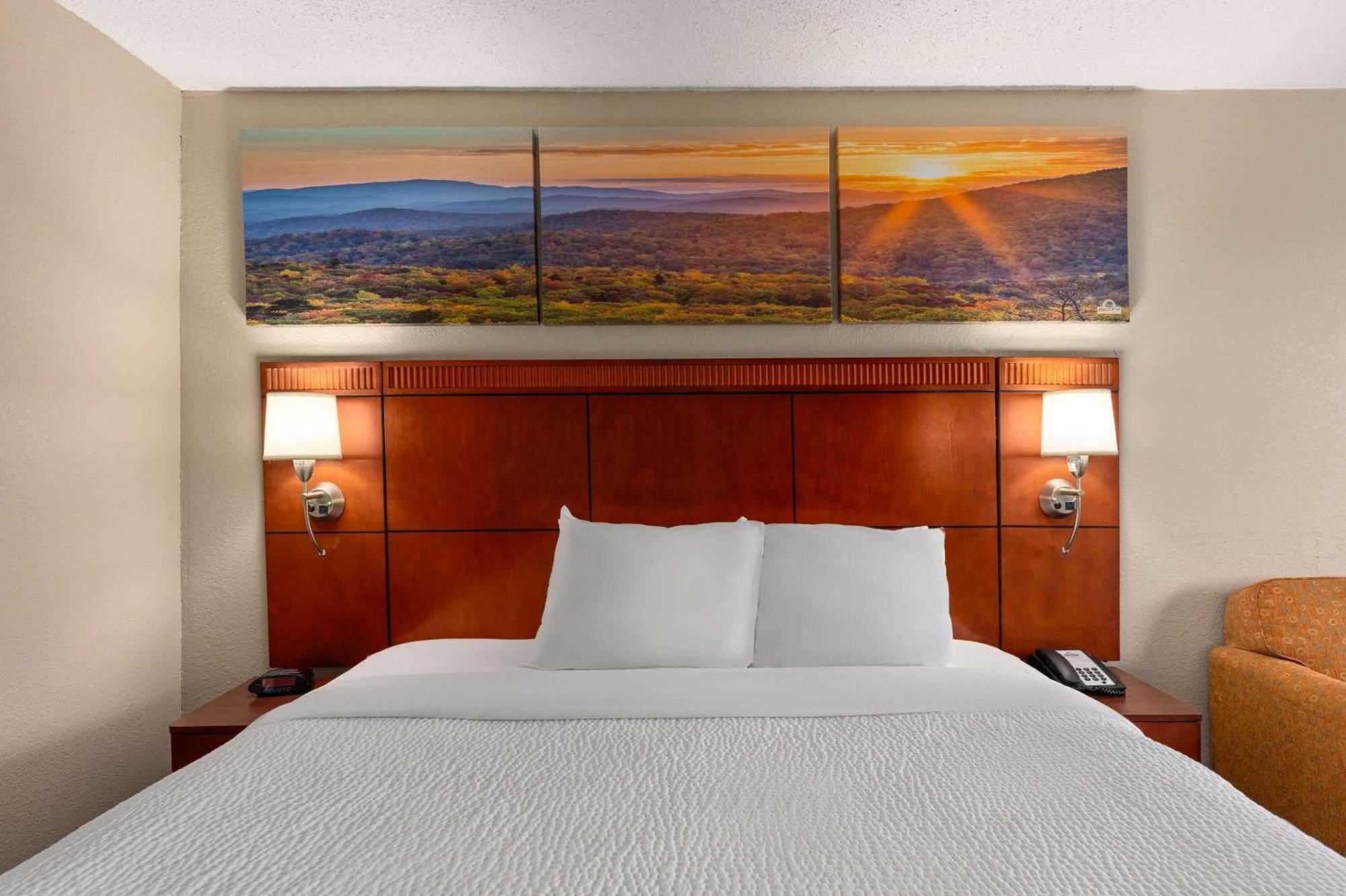 Days Inn By Wyndham Knoxville East Εξωτερικό φωτογραφία