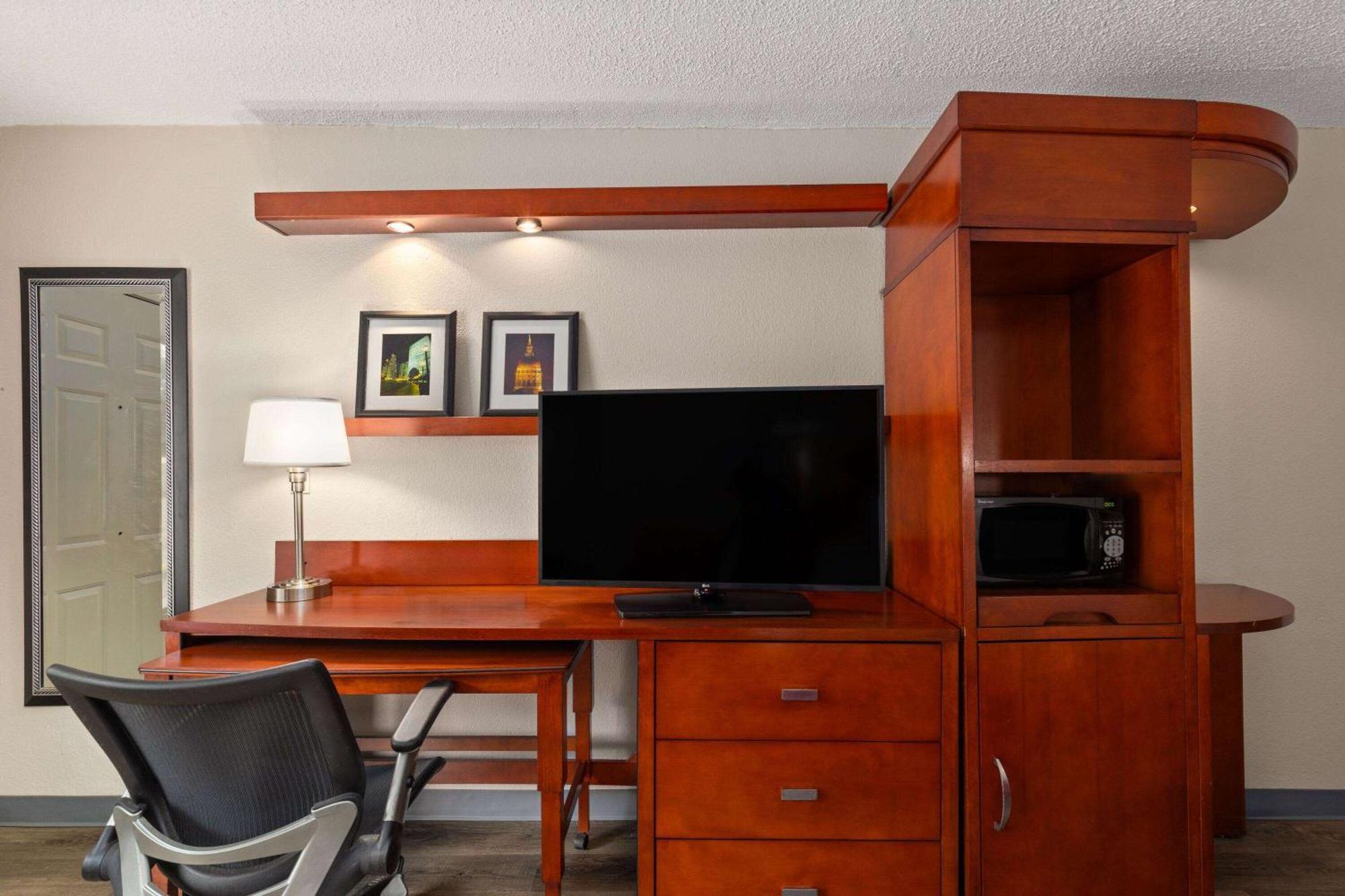 Days Inn By Wyndham Knoxville East Εξωτερικό φωτογραφία