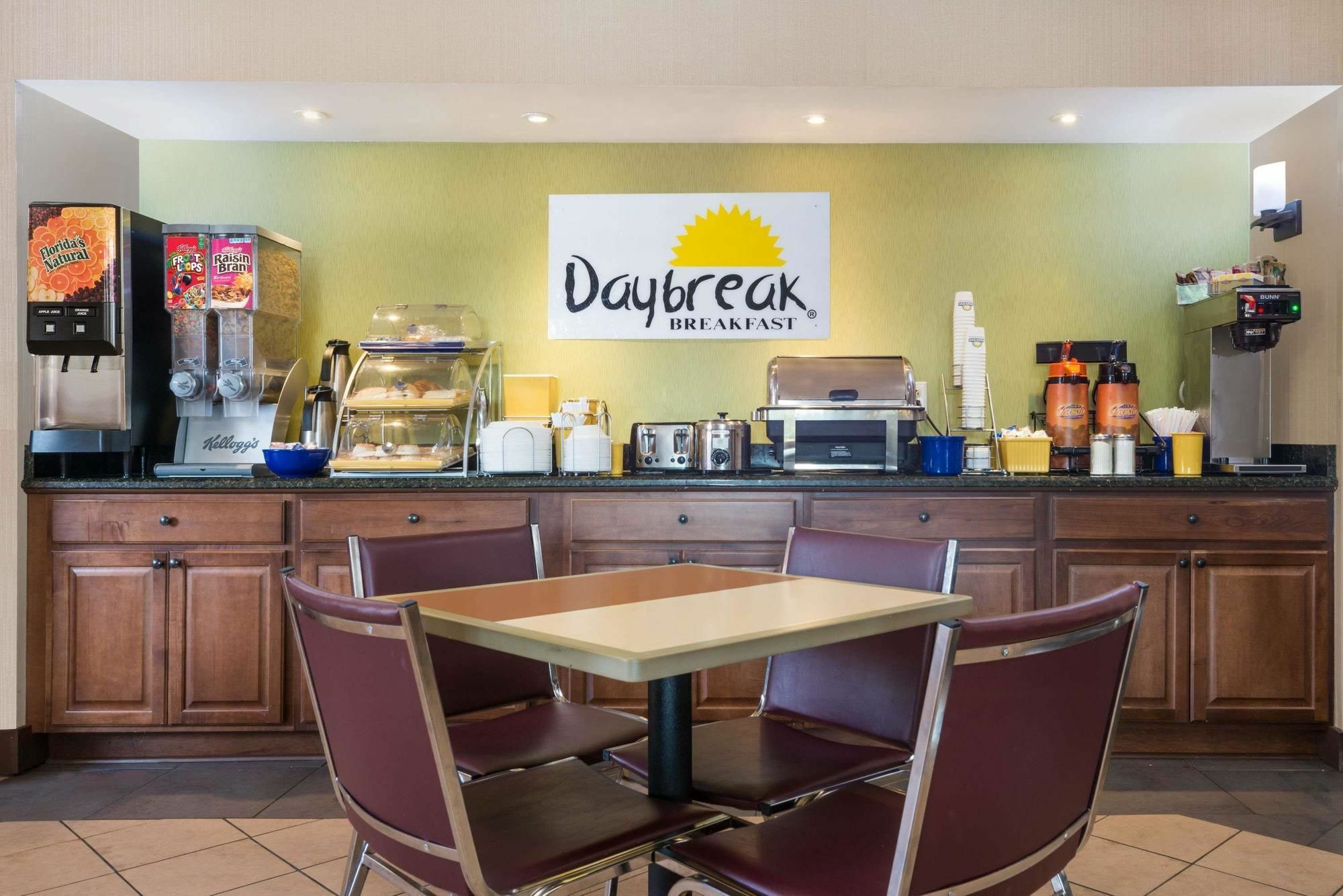 Days Inn By Wyndham Knoxville East Εξωτερικό φωτογραφία
